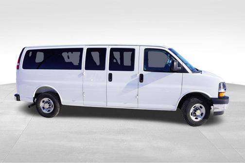 2025 Chevrolet Express 3500 LT
