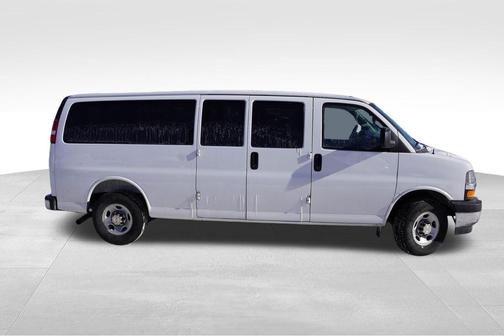 2025 Chevrolet Express 3500 LT