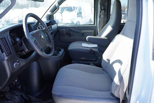 2025 Chevrolet Express 3500 LT