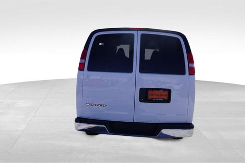 2025 Chevrolet Express 3500 LT