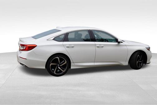 Platinum White Pearl 2018 Honda Accord Sport