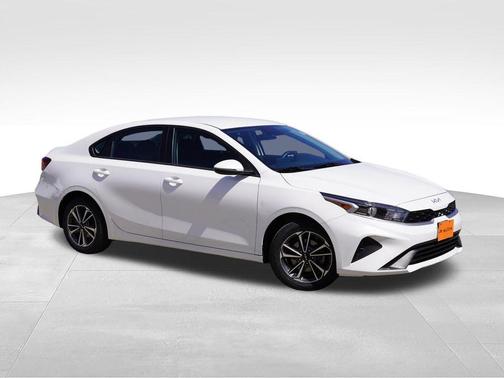Snow White Pearl 2023 Kia Forte LXS