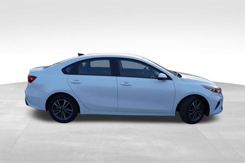Snow White Pearl 2023 Kia Forte LXS