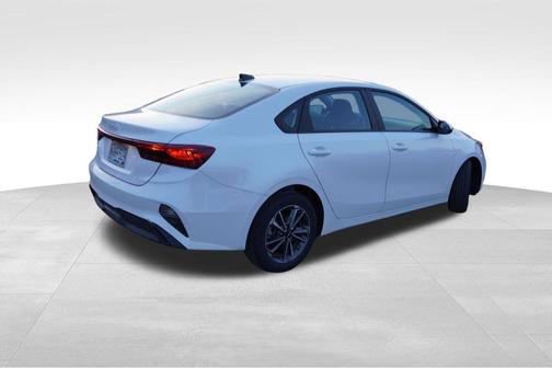 Snow White Pearl 2023 Kia Forte LXS