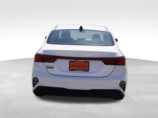 Snow White Pearl 2023 Kia Forte LXS