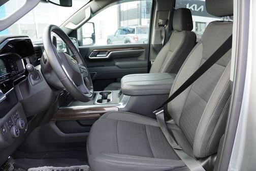 2025 Chevrolet Silverado 3500 LT