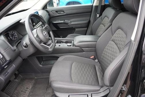2024 Nissan Pathfinder S