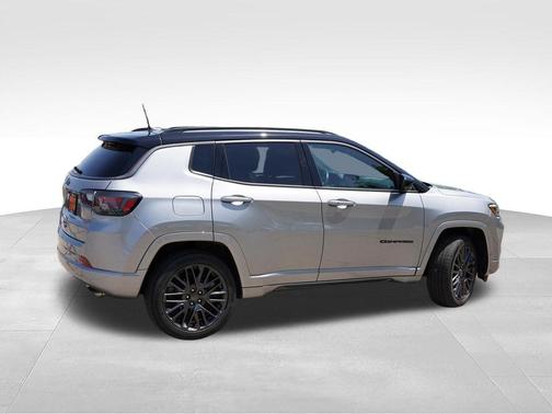 Billet Silver Metallic Clearcoat 2022 Jeep Compass Altitude