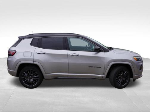 Billet Silver Metallic Clearcoat 2022 Jeep Compass Altitude