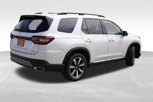 Platinum White Pearl 2023 Honda Pilot Touring