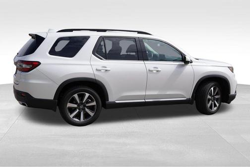 Platinum White Pearl 2023 Honda Pilot Touring