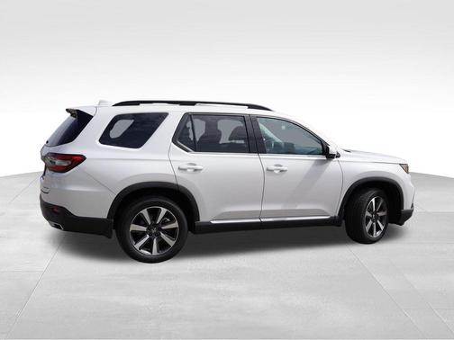 Platinum White Pearl 2023 Honda Pilot Touring