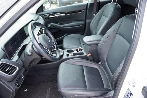 Snow White Pearl 2024 Kia Seltos SX