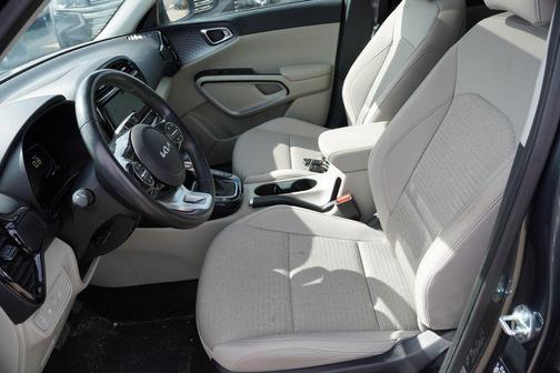 Gravity Gray 2023 Kia Soul EX