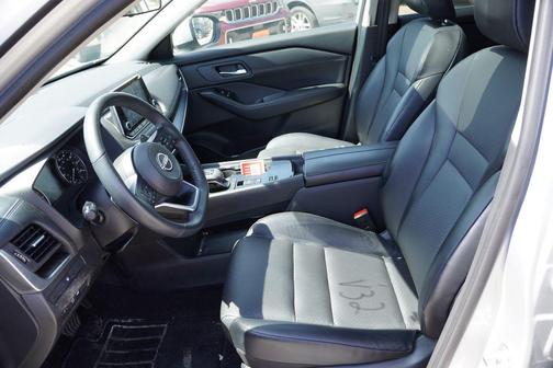 Brilliant Silver Metallic 2024 Nissan Rogue SV