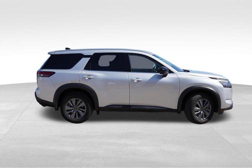 2024 Nissan Pathfinder S
