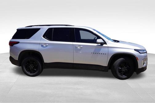 Silver Ice Metallic 2022 Chevrolet Traverse LT Cloth