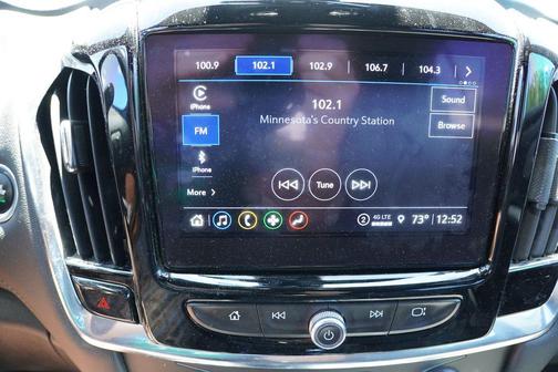 Silver Ice Metallic 2022 Chevrolet Traverse LT Cloth