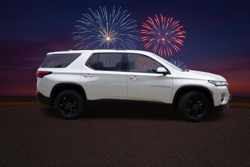 Silver Ice Metallic 2022 Chevrolet Traverse LT Cloth