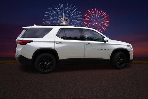 Silver Ice Metallic 2022 Chevrolet Traverse LT Cloth