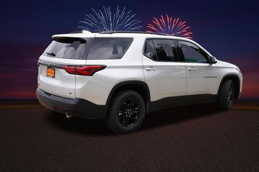 Silver Ice Metallic 2022 Chevrolet Traverse LT Cloth