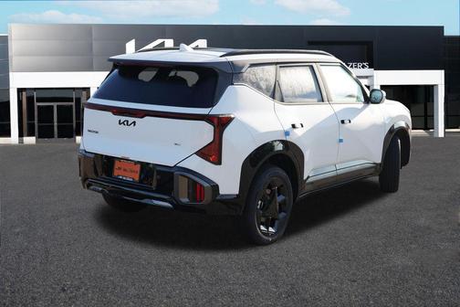 Snow White Pearl 2027 Kia Seltos X-Line