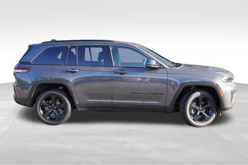 Metallic 2026 Jeep Grand Cherokee Limited