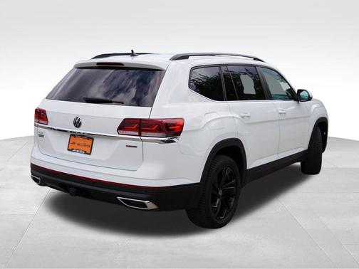 Pure White 2022 Volkswagen Atlas 3.6L SE w/Technology