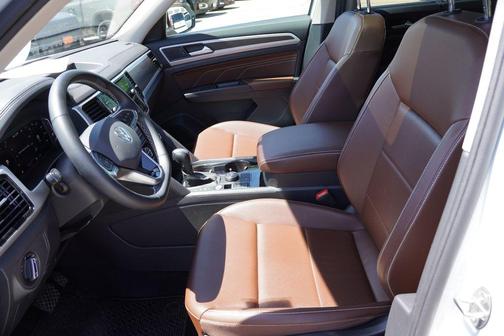 Pure White 2022 Volkswagen Atlas 3.6L SE w/Technology