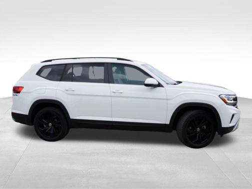 Pure White 2022 Volkswagen Atlas 3.6L SE w/Technology