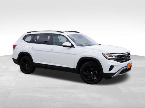 Pure White 2022 Volkswagen Atlas 3.6L SE w/Technology