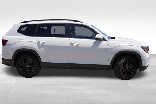 Pure White 2022 Volkswagen Atlas 3.6L SE w/Technology