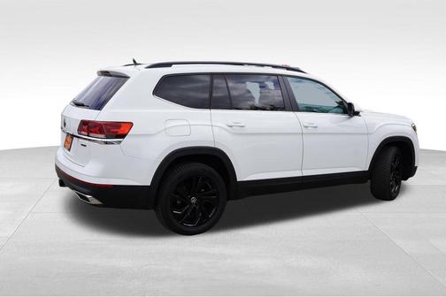 Pure White 2022 Volkswagen Atlas 3.6L SE w/Technology