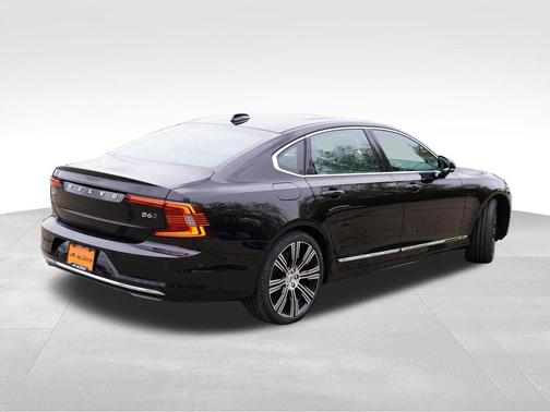 Onyx Black Metallic 2023 Volvo S90 B6 Plus