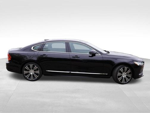 Onyx Black Metallic 2023 Volvo S90 B6 Plus