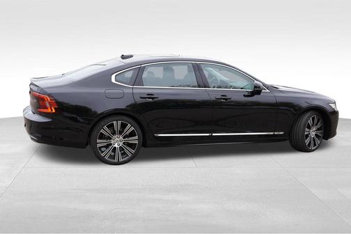 Onyx Black Metallic 2023 Volvo S90 B6 Plus