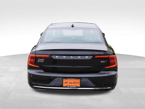 Onyx Black Metallic 2023 Volvo S90 B6 Plus