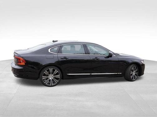 Onyx Black Metallic 2023 Volvo S90 B6 Plus