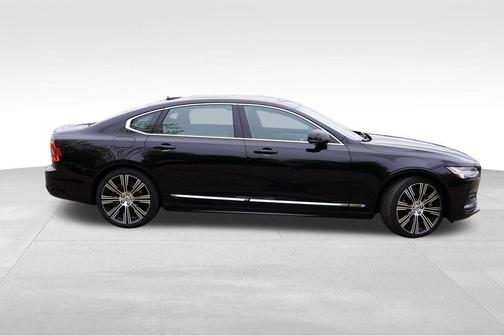 Onyx Black Metallic 2023 Volvo S90 B6 Plus