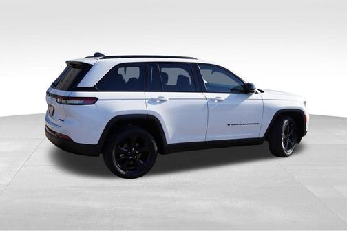 Bright White Clearcoat 2024 Jeep Grand Cherokee Limited