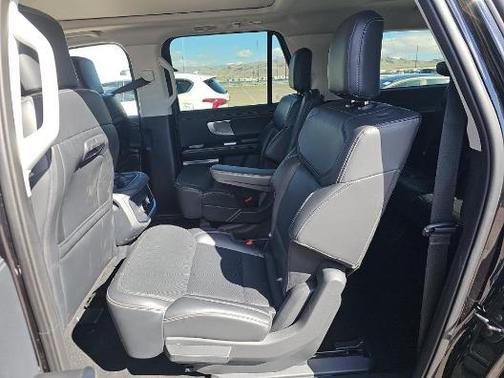 Agate Black Metallic 2025 Ford Expedition Max Platinum