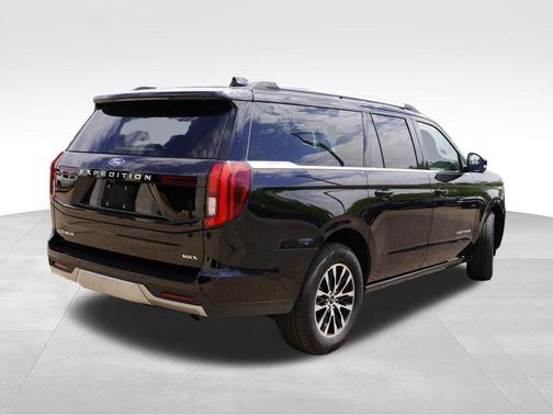 Agate Black Metallic 2025 Ford Expedition Max Platinum