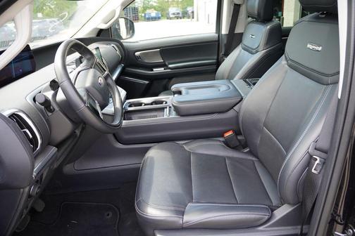 Agate Black Metallic 2025 Ford Expedition Max Platinum