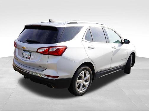 Silver Ice Metallic 2020 Chevrolet Equinox 2LT