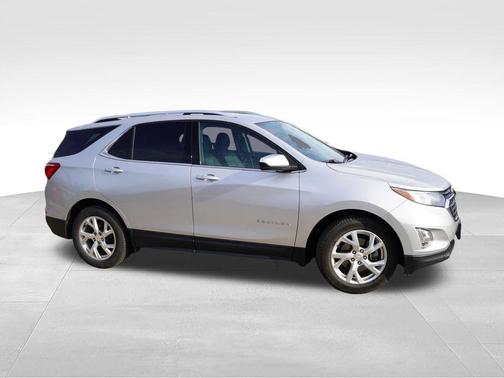 Silver Ice Metallic 2020 Chevrolet Equinox 2LT