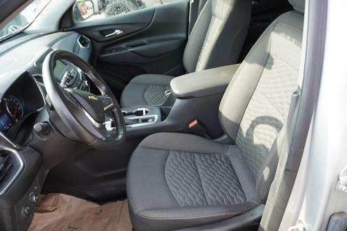 Silver Ice Metallic 2020 Chevrolet Equinox 2LT