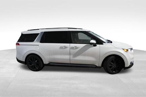 Snow White Pearl 2022 Kia Carnival SX Prestige