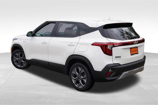 Snow White Pearl 2024 Kia Seltos LX