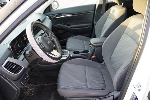 Snow White Pearl 2024 Kia Seltos LX