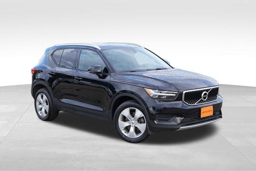 2022 Volvo XC40 T5 Momentum